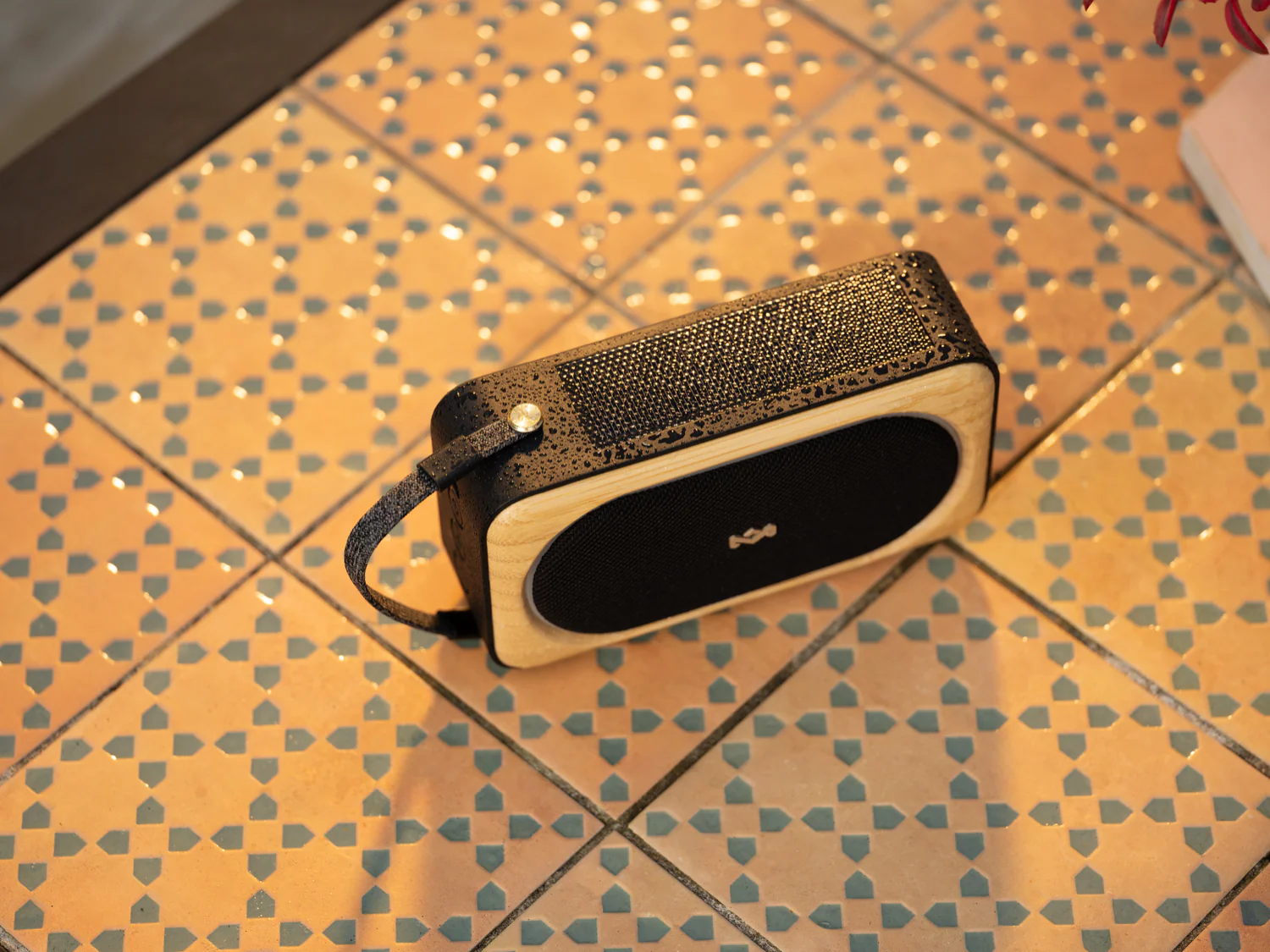 1062-marley-roots-solar-bluetooth-speaker-4.webp Marley Roots Solar Bluetooth Speaker