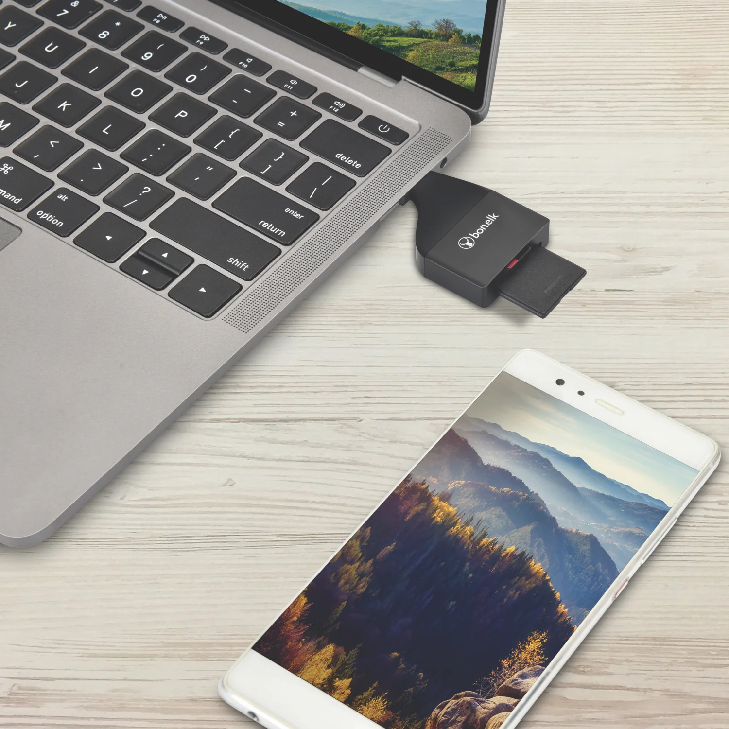 1769-bonelk-usb-c-to-microsd-sd-adapter-black--5.webp Bonelk USB-C to MicroSD/SD Adapter (Black)